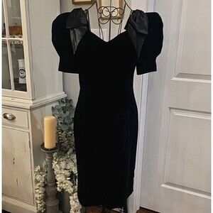 VTG 1980s Velvet Little Black Dress Sz 8 Puff Sleeve‎ LBD Cocktails Made In USA